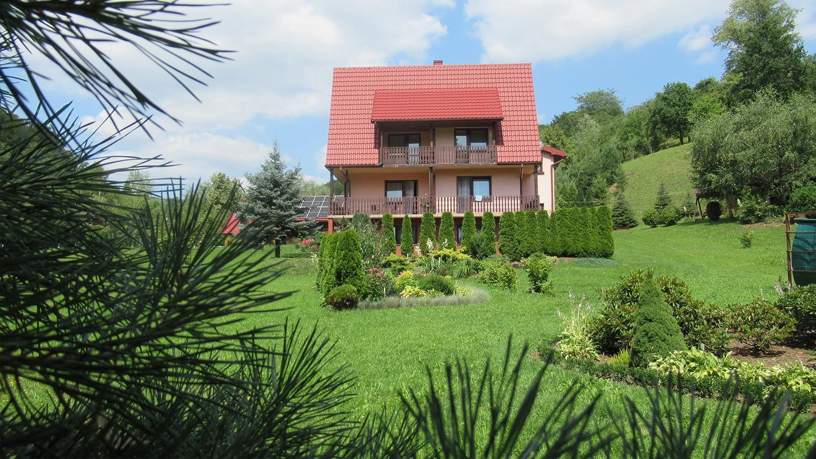 Widok z drogi na obiekt U Basi