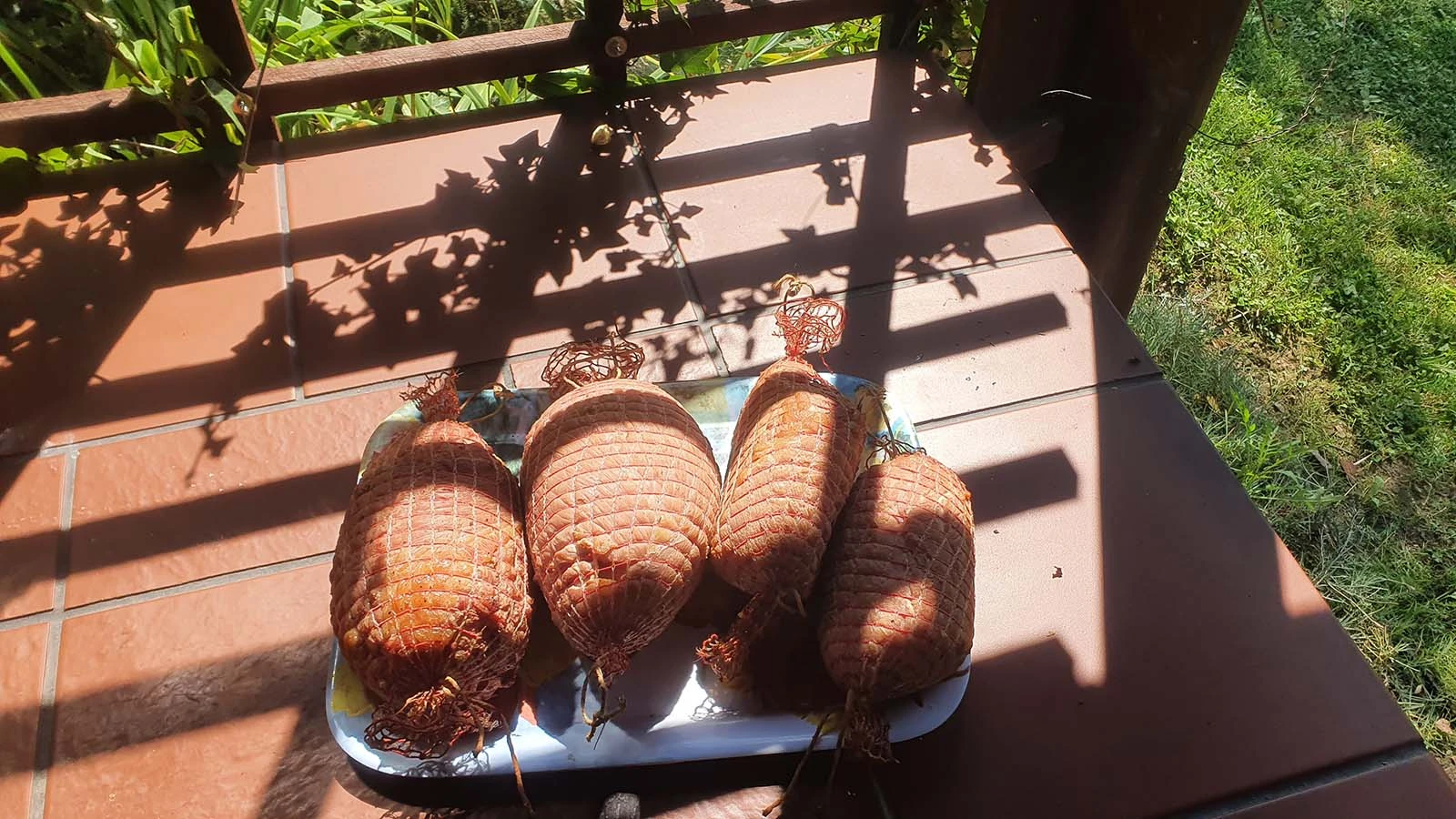 Wędzone swojskie wędliny